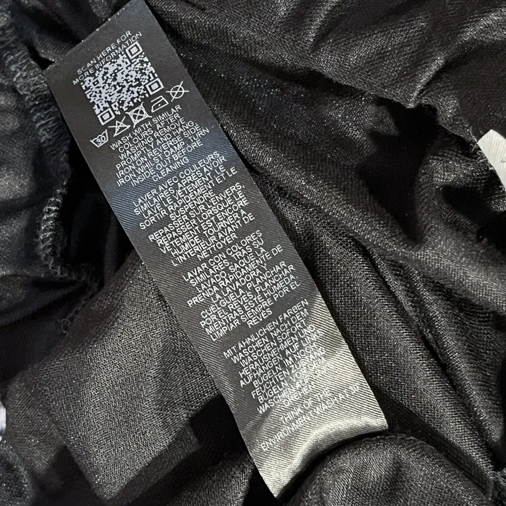 ASOS Design Textured Beach Shorts - Black - Picture 9 of 9